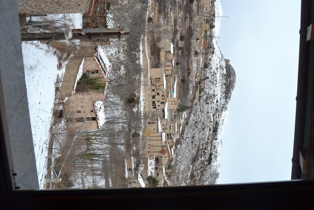 Hostal La Muntanya Castellar De N'Hug Exterior photo